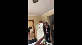 Woman returns from Spain to reunite with her best friend in Argentina *Wholesome reunion*