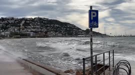 Spain: Storm Aline – Strong Winds Cause Rough Waves Along Coastline