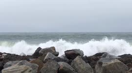 US: High Surf Advisories Issued For Central And Ventura County Coasts In California