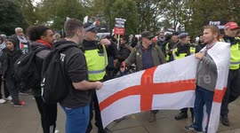 Met Police warn two Londoners holding England flag that they may face arrest during Pro-Palestine protest