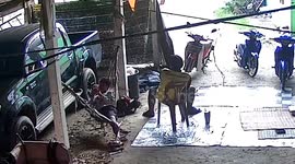 Hammock snaps sending man plunging to the ground