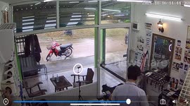 Woman rushes into barber shop for help with her kid choking on coin