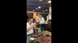 Restaurant owner in China wows diners with robotic serving skills
