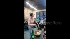 Chinese restaurant owner stuns diners with robotic serving skills