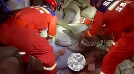 Heroic firefighters rescue driver buried under goods after transport three-wheeler crash