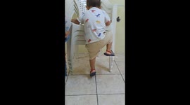 Meu filho caiu da cadeira na igreja