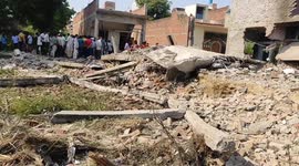 Three houses collapsed due to cylinder explosion in Kaushambi, many people injured, loss worth lakhs