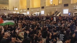 US: Hundreds Of Protesters Storm NYC Grand Central To Demand Israel-Hamas Ceasefire 5