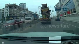Video captures distracted cyclist's collision with traffic barrier on Sichuan highway