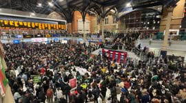 Pro-Palestinian protestors swarm Liverpool Street Stations demanding a ceasefire in Gaza