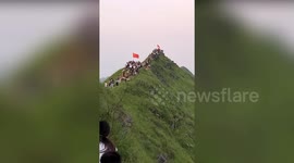 Locals baffled by tourists flocking to mountain in China
