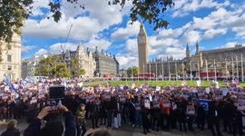 Over a thousand British-Israelis in Parliament Square mark 30 days since citizens were kidnapped into Gaza