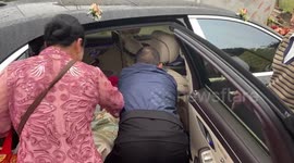 Loyal pet dog refuses to leave bride at Chinese wedding