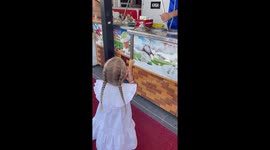 Patient 4 y/o girl delighted by Turkish Ice Cream Man's playful tricks