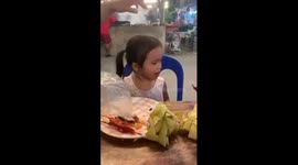 Little girl reacts hilariously to seeing the chicken feet BBQ for the first time