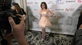 Lisa Loeb attends the 2023 Women’s Guild Cedars-Sinai Crystal Ball in Los Angeles, USA