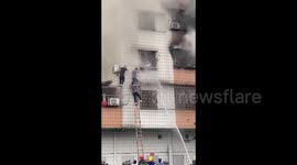 Brave locals and firefighters rescue mother and child from apartment fire in China