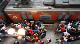 São Paulo, 10 de novembro de 2023, a volta do paulistano para casa nesta  Sexta Feira na estação da Luz da CPTM.