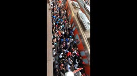 São Paulo, 10 de novembro de 2023, a volta do paulistano para casa nesta  Sexta Feira na estação da Luz da CPTM.