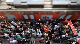 São Paulo, 10 de novembro de 2023, a volta do paulistano para casa nesta  Sexta Feira na estação da Luz da CPTM.
