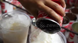 Watch this Thai vendor whip up gooey 'extreme cocoa' drink at her stall