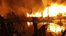 Massive blaze engulfs several houseboats on lake in northern India