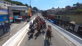 São Paulo Brasil 12 de novembro de 2023. Cavaleiros de diversos lugares se reuniram neste domingo (12) no bairro Perus, zona oeste de São Paulo, para realizar a 5ª Cavalgada Contra o Feminicídio.