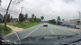 Mattress flies from back of truck into oncoming traffic
