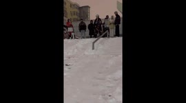 University Student Wins Applause for Skiing on Campus in Northeast China