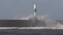 UK Weather: Storm Debi hits Aberystwyth in West Wales, 9.00am on 13th November