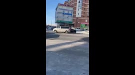 Traffic police ride trunk to apprehend reckless 16-year-old driver