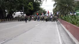 Clash between military and protesters in front of US Embassy in Manila
