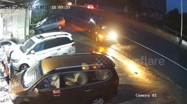 Quick-thinking driver saves car rolling away without handbrake