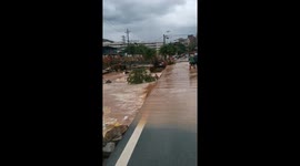 Locals rescue elderly woman swept away by flood in China