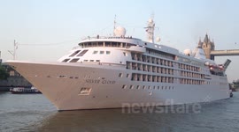 Silver Cloud Luxury Liner reverses through Tower Bridge