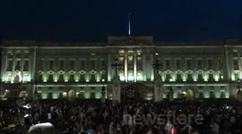 Laser Pointer ponted at The Palace