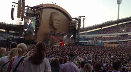 Hilariously funny Robbie Williams Ullevi 2013. Norwegian girl gets autograph signed on butt!