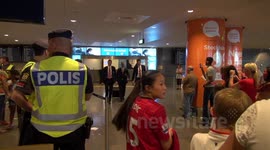 Rooney-less Manchester United arrive in Stockholm