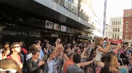 One Direction Fans Try to See The Boys