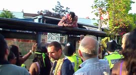 Notting Hill Carnival bus-shelter dancer questioned by police