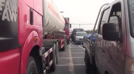 Hundreds of drivers left stranded by China smog