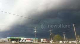 Ominous looking shelf cloud in Arkansas, USA