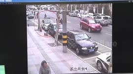 Man deliberately gets himself arrested by smashing police car in China