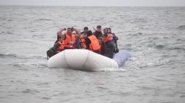 25 refugees arrive at Greek island of Lesbos onboard a dinghy