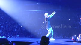 Justin Bieber takes selfie with fans while performing in LA