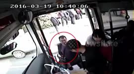 Scared 'thieves' give stolen phone back after bus driver shouts at them