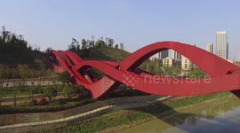 The nicest bridge in china:chinese knot footbridge