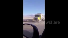 Heavy dust storm hits Californian valley