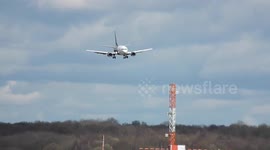 Scary landing for plane in windy conditions at London Stansted Airport
