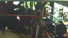 Alleged thief jumps out of bus window after passenger calls police